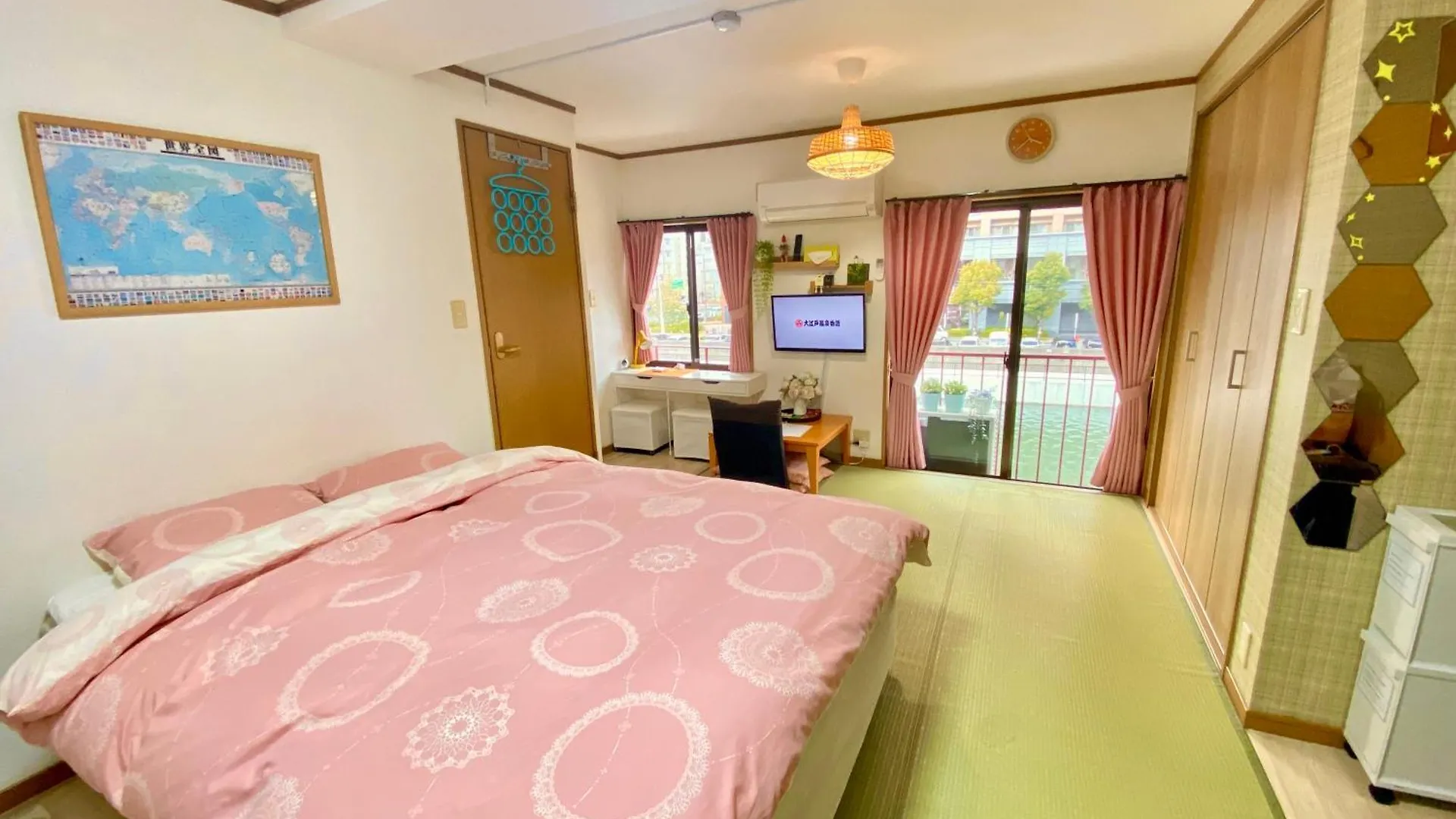 Apartament 大阪道頓堀リバーサイド。徒歩：難波駅4分、心斎橋7分、道頓堀4分、Orange Street 3分